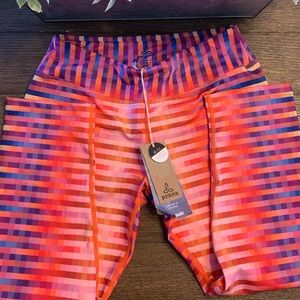 NWT PRANA PRINTED CROP LEGGINGS SIZE MEDIUM